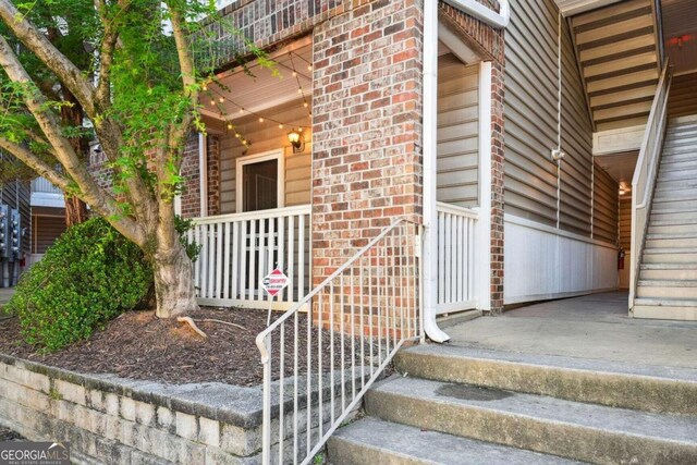 property entrance with covered porch