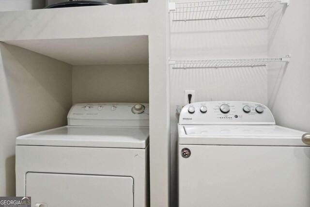 washroom featuring washing machine and clothes dryer