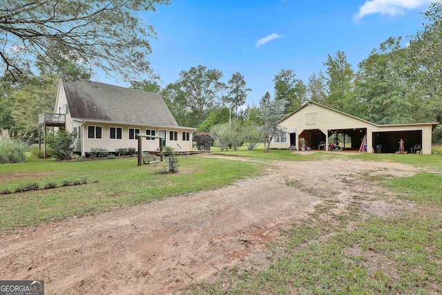 view of front of house with a carport and a front yard