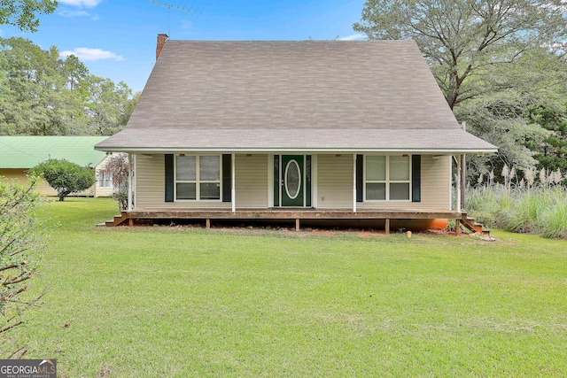 view of front facade featuring a front lawn and a porch