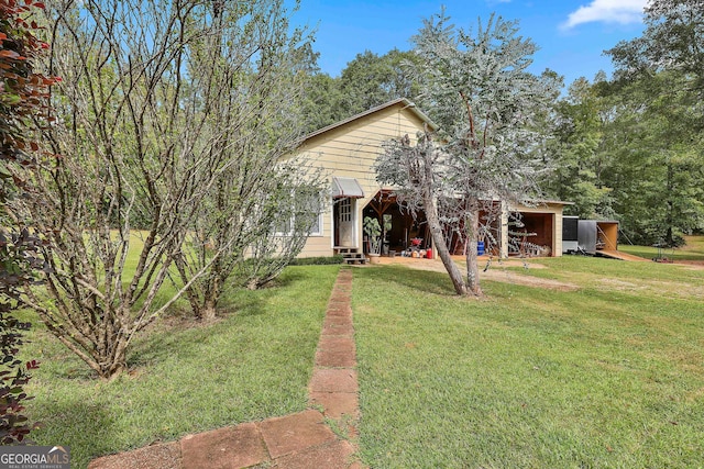 view of front of home with a front lawn