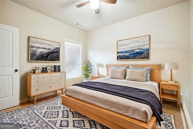 bedroom with ceiling fan