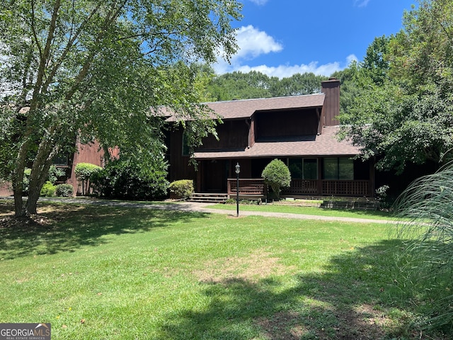 view of front of house with a front yard