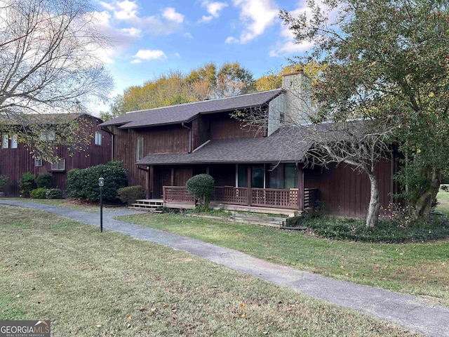 view of front of property with a front yard and covered porch