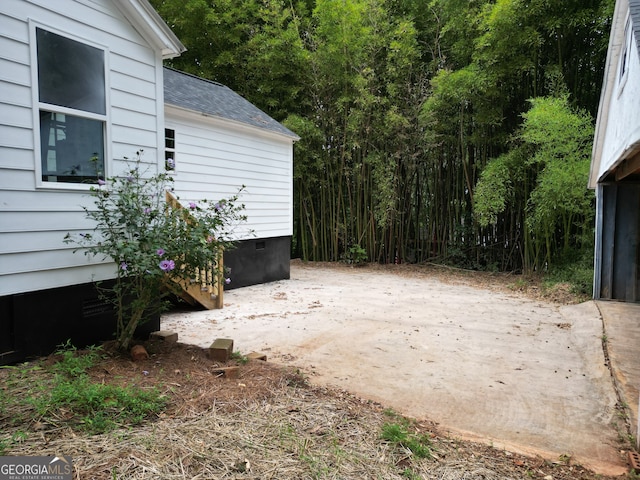 view of yard with a patio area