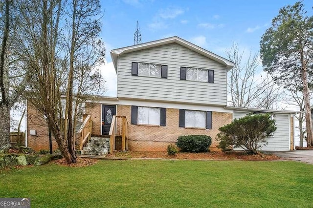 view of front of home featuring a front lawn