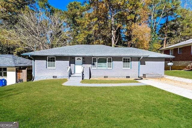 ranch-style home featuring a front lawn