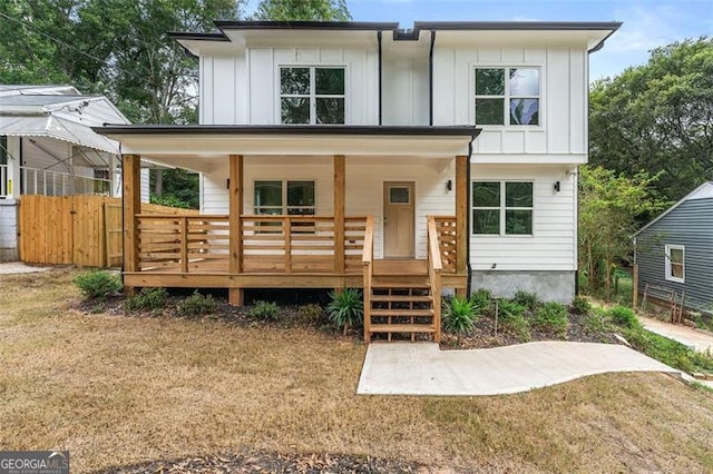 view of front of home with a front lawn