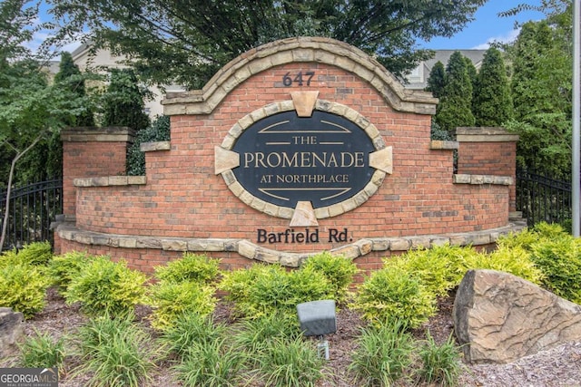 view of community / neighborhood sign