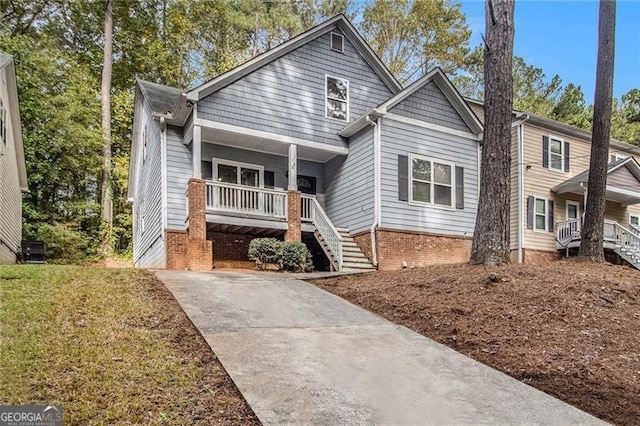 view of front of property featuring covered porch