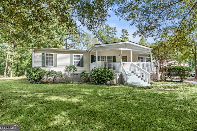 view of front facade with a front yard, a porch, and ceiling fan