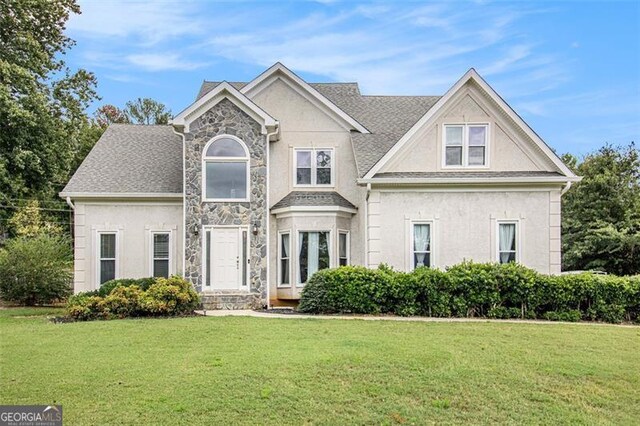 view of front facade with a front yard