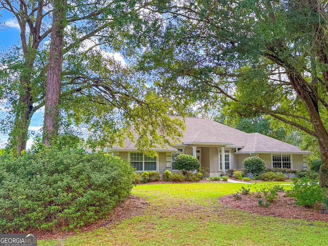 single story home featuring a front yard