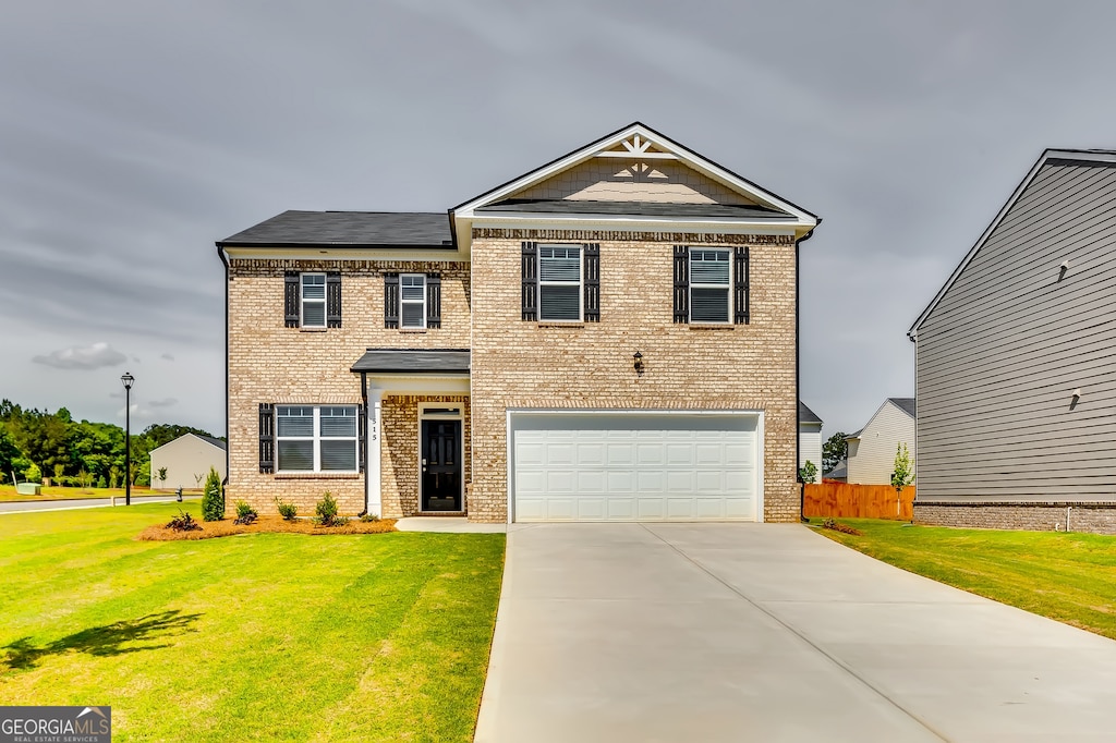 view of front of home featuring a front yard and a garage