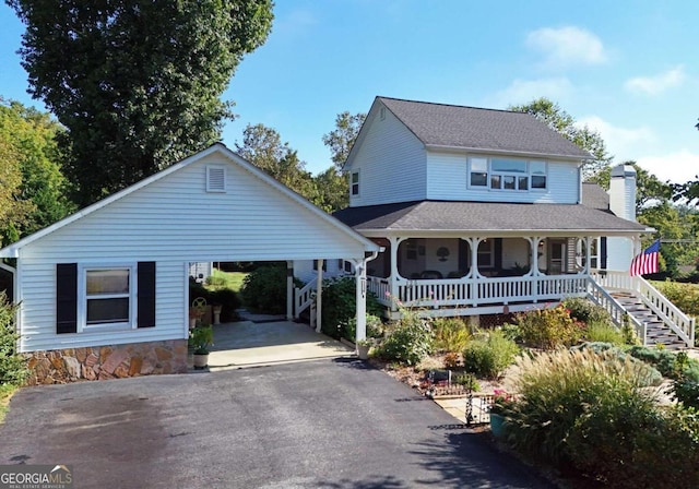 view of front facade featuring a front lawn and covered porch