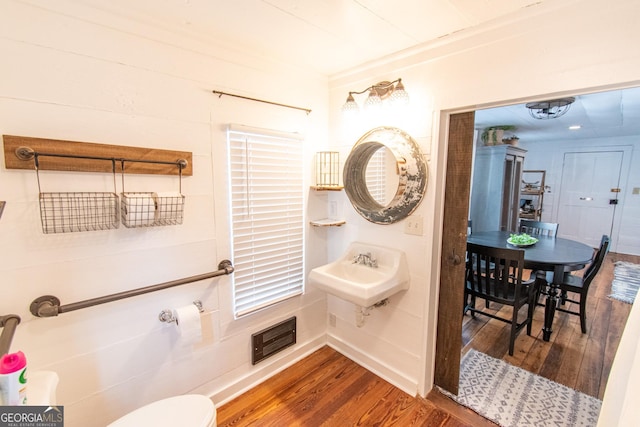1651 Mergendollar Rd, Good Hope, GA 30641 - bathroom featuring baseboards, toilet, visible vents, a sink, and wood finished floors
