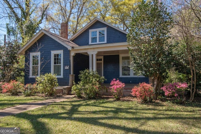 view of front of house featuring a porch and a front lawn