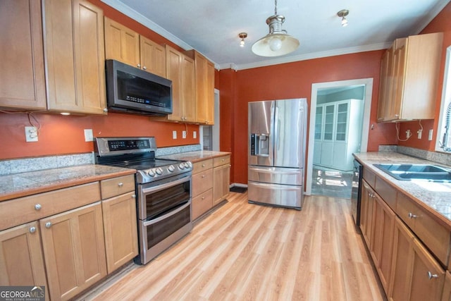 kitchen with ornamental molding, stainless steel appliances, light hardwood / wood-style flooring, and hanging light fixtures