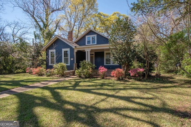 view of front of property with a front lawn and covered porch