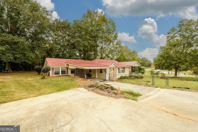 ranch-style home with a front lawn and a porch