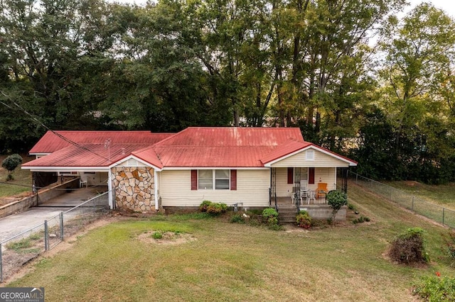 view of front facade with a front yard