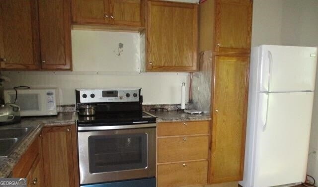 kitchen with white appliances and decorative backsplash