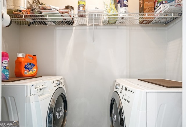 laundry room with washing machine and dryer