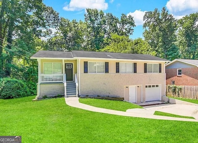 view of front of house featuring a front lawn and a garage