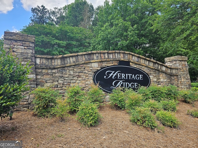 view of community / neighborhood sign