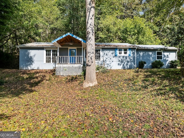 view of front of property with a front yard