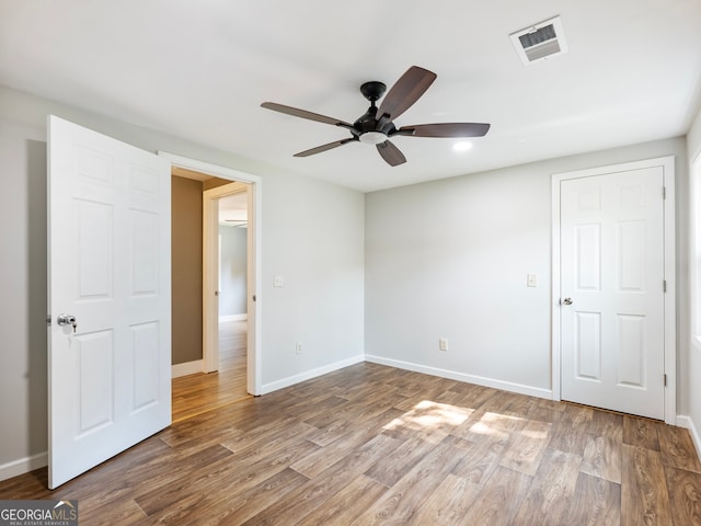 unfurnished room with ceiling fan and hardwood / wood-style floors