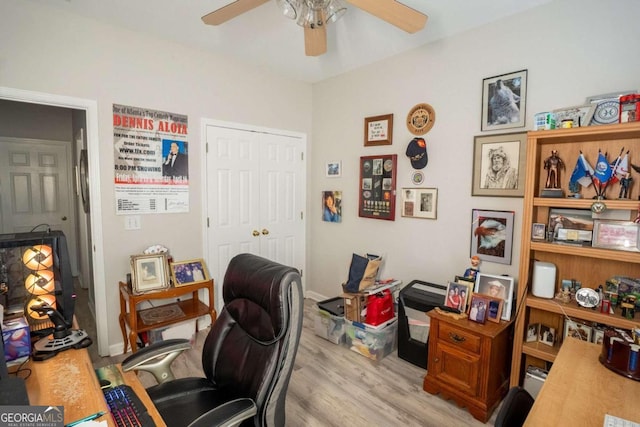 office area with light hardwood / wood-style flooring and ceiling fan