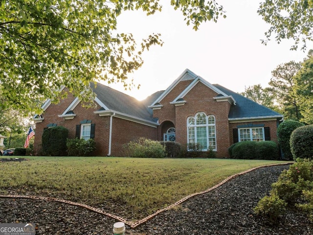 view of front of house with a front lawn