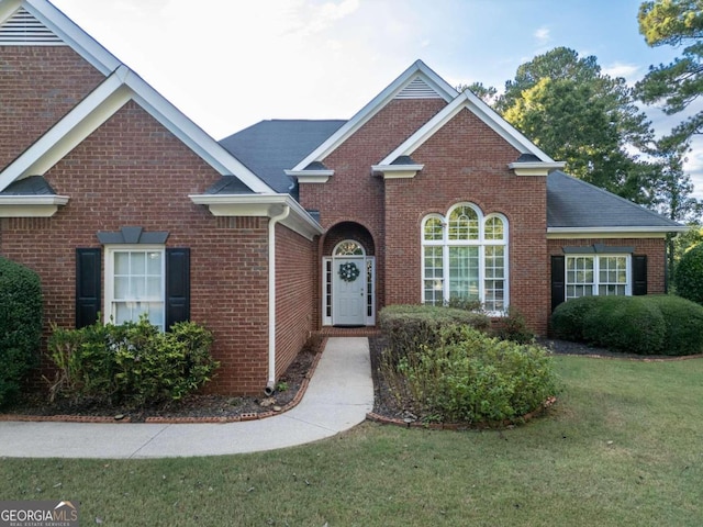 view of front facade with a front yard