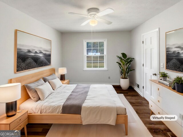 spare room with ceiling fan, crown molding, and dark wood-type flooring