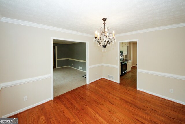 unfurnished room with light carpet, a textured ceiling, crown molding, and ceiling fan