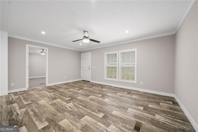 unfurnished room featuring ornamental molding, hardwood / wood-style floors, and ceiling fan