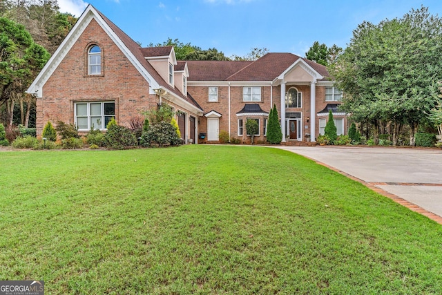 view of front facade with a front yard