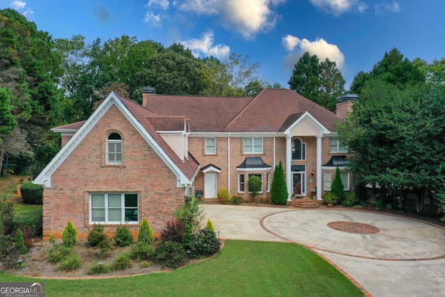 view of front of house featuring a front yard