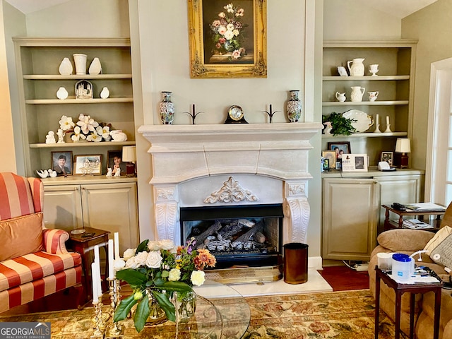 sitting room with vaulted ceiling