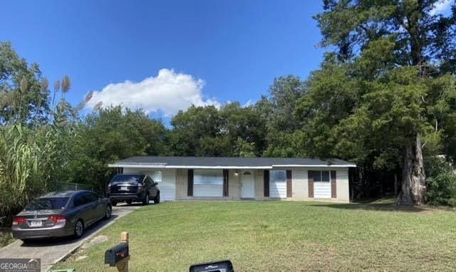 ranch-style home with a front yard