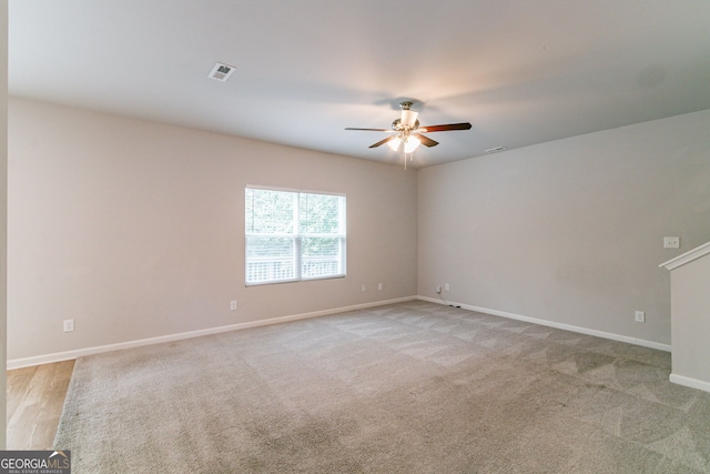 carpeted empty room featuring ceiling fan