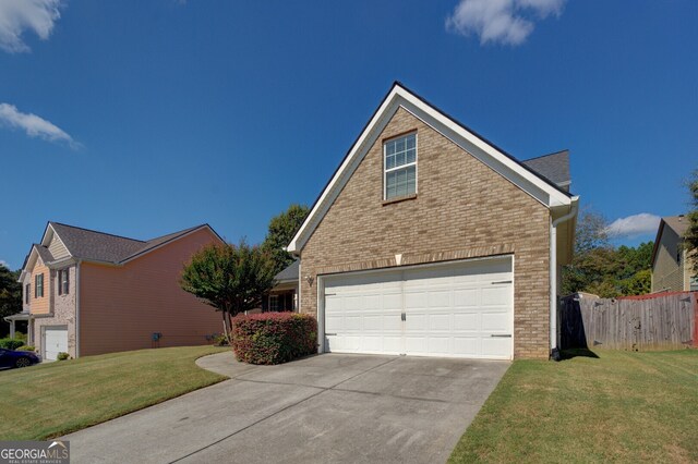 view of front facade featuring a front lawn and a garage