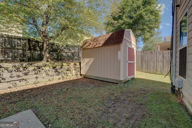 view of outdoor structure featuring a lawn