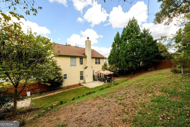 view of yard featuring a patio