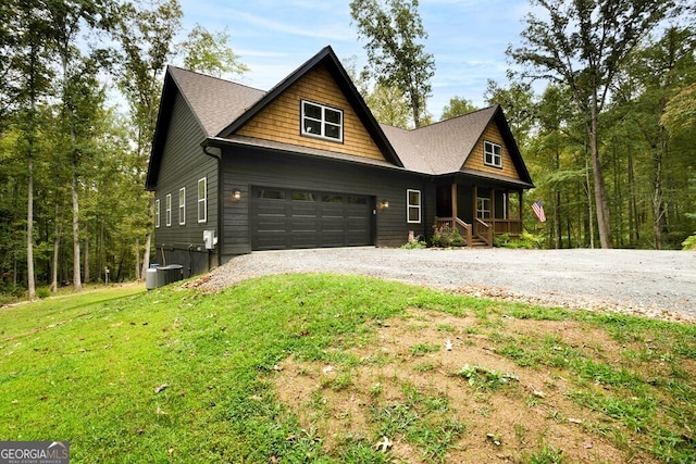 view of front facade featuring a porch and a front yard