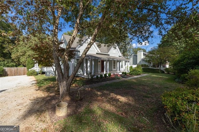 view of front facade with a front yard and covered porch