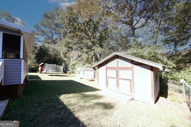 view of yard featuring a shed