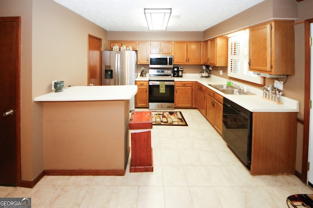 kitchen with stainless steel appliances, sink, and kitchen peninsula