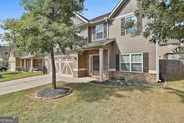 view of front of house featuring a front lawn